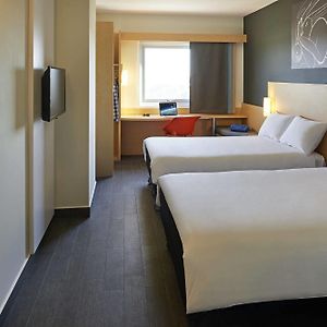 Standard Room 2 Double Beds